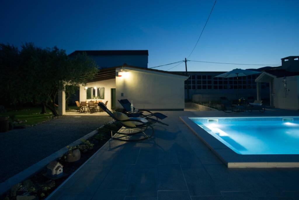 Lodge Jomi Kaštel Novi 外观 照片