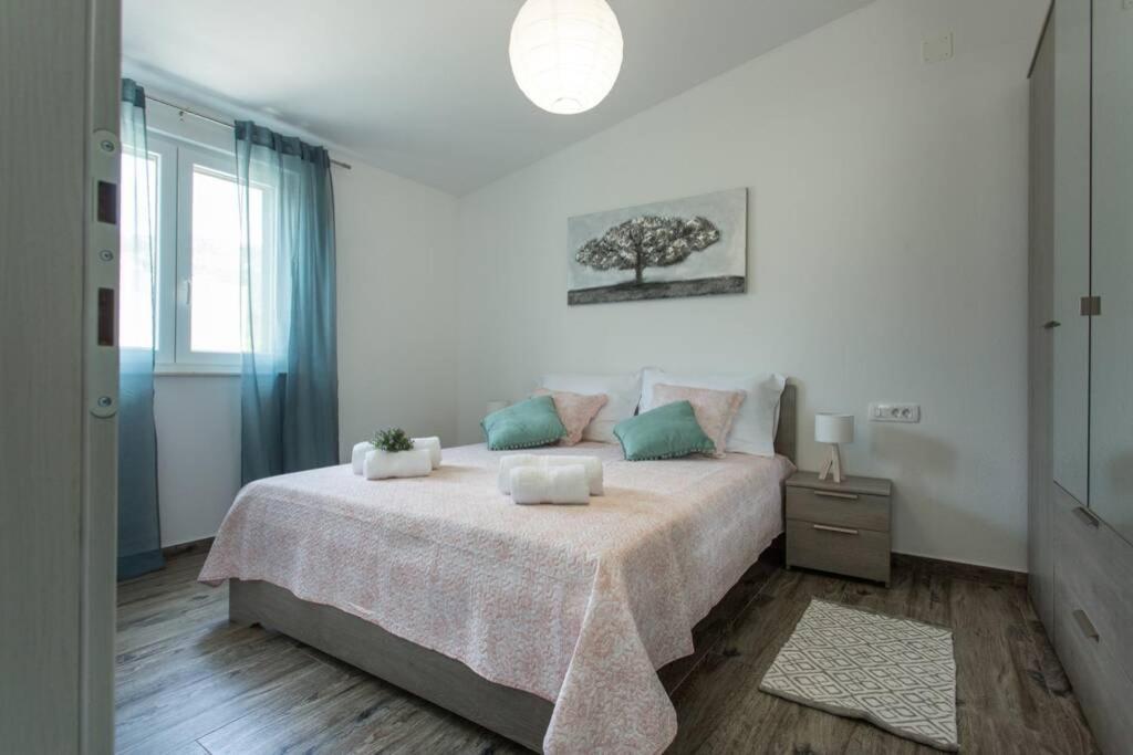 Lodge Jomi Kaštel Novi 外观 照片